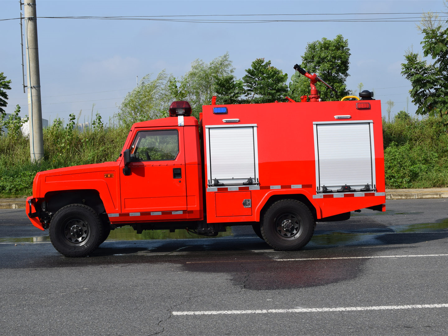 四驅(qū)1噸水罐消防車(chē)