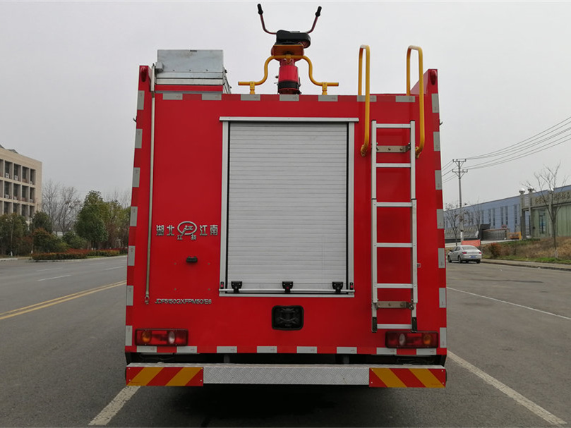 東風(fēng)5.5噸水罐消防車(chē)