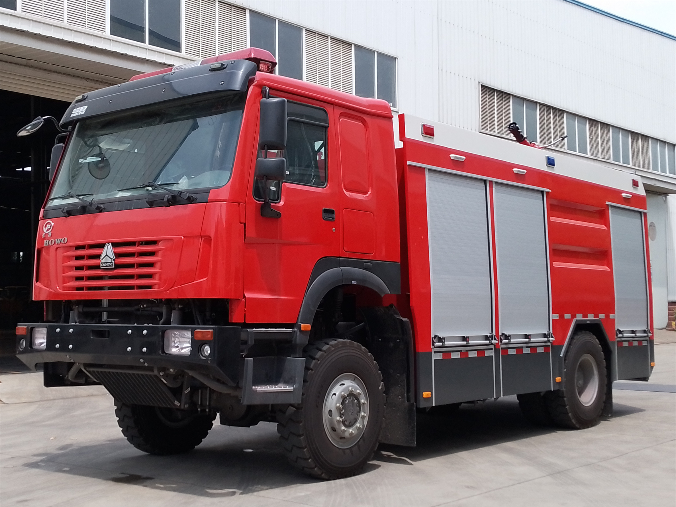 四驅5.5噸水罐消防車