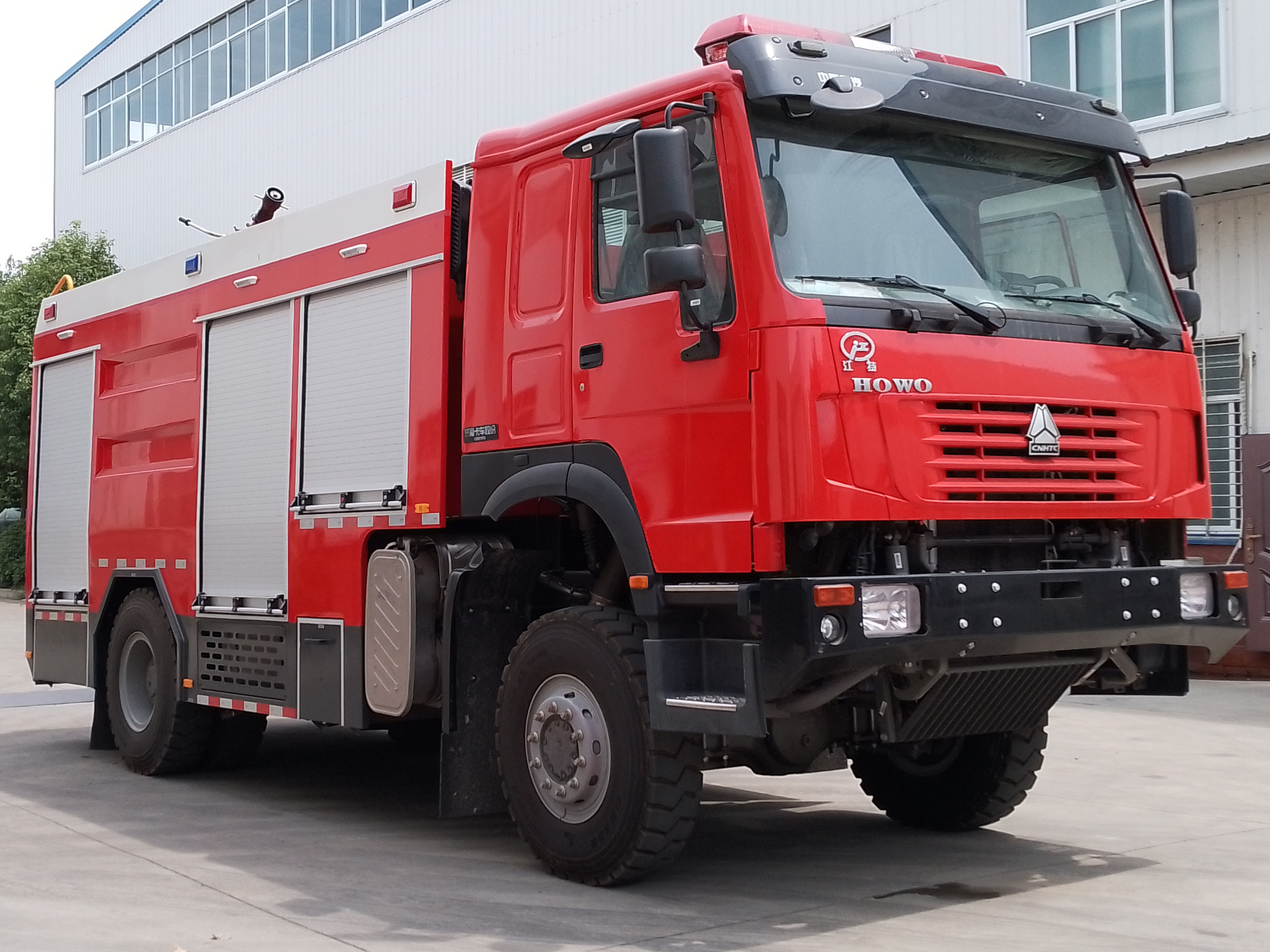 重汽越野5.5噸水罐消防車