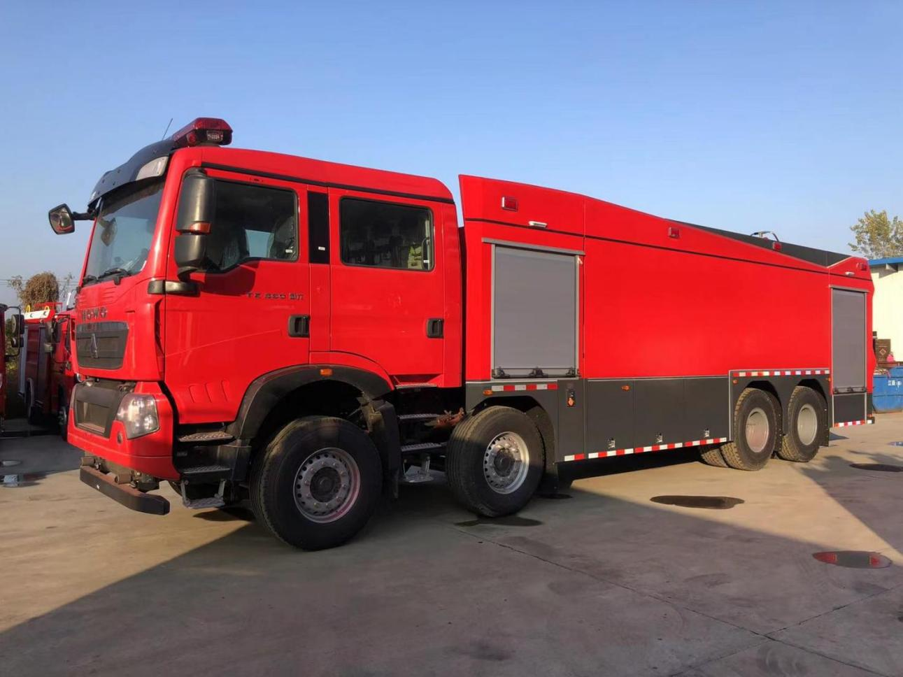 重汽18噸水罐消防車(chē)