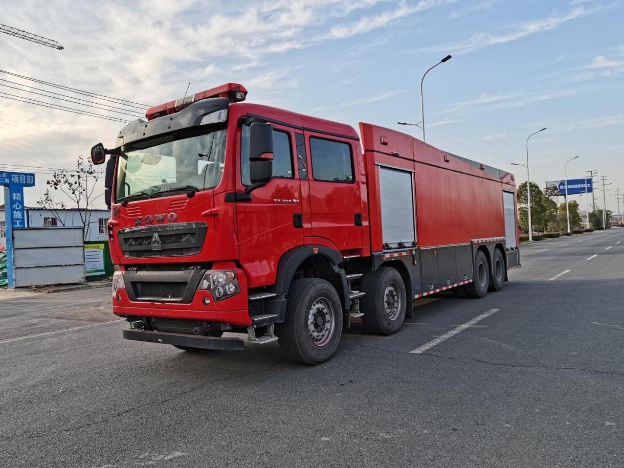 重汽18噸水罐消防車(chē)