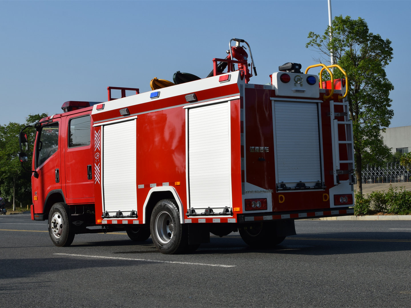 2噸福田領航泡沫消防車
