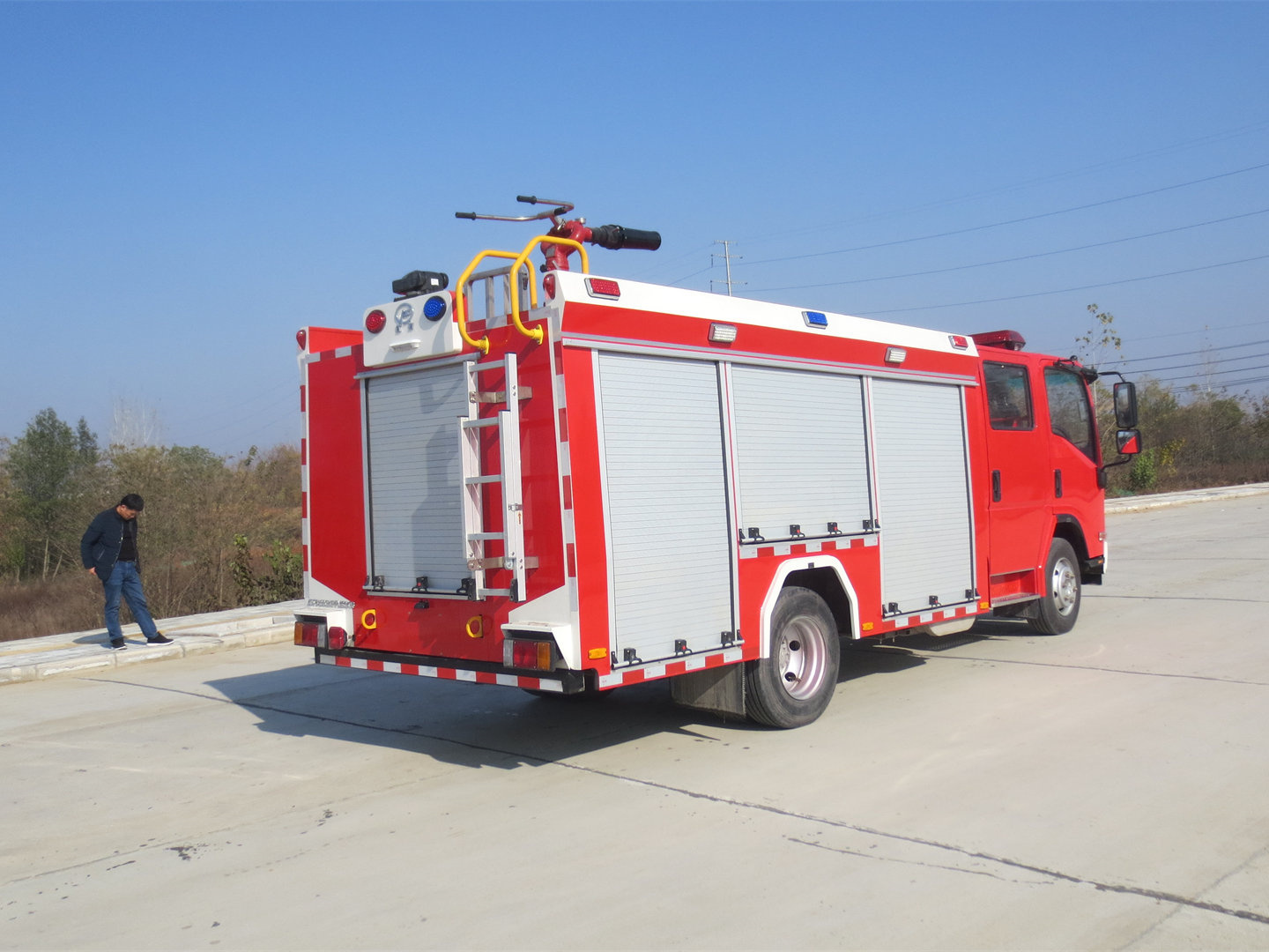 4噸五十鈴泡沫消防車