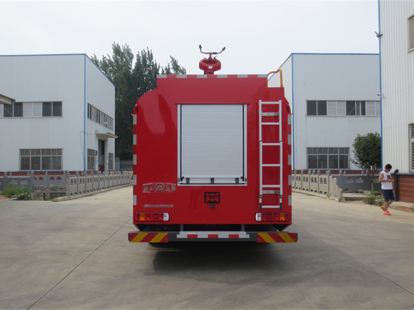 9噸四驅(qū)后雙橋泡沫消防車