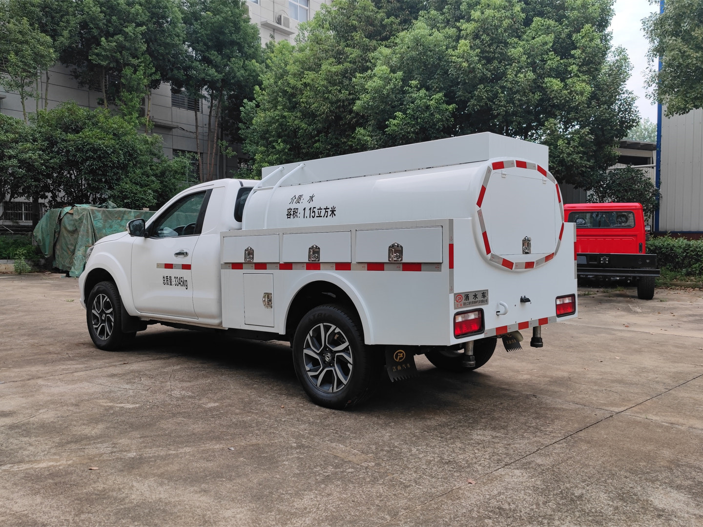 1.2噸四驅單排灑水車