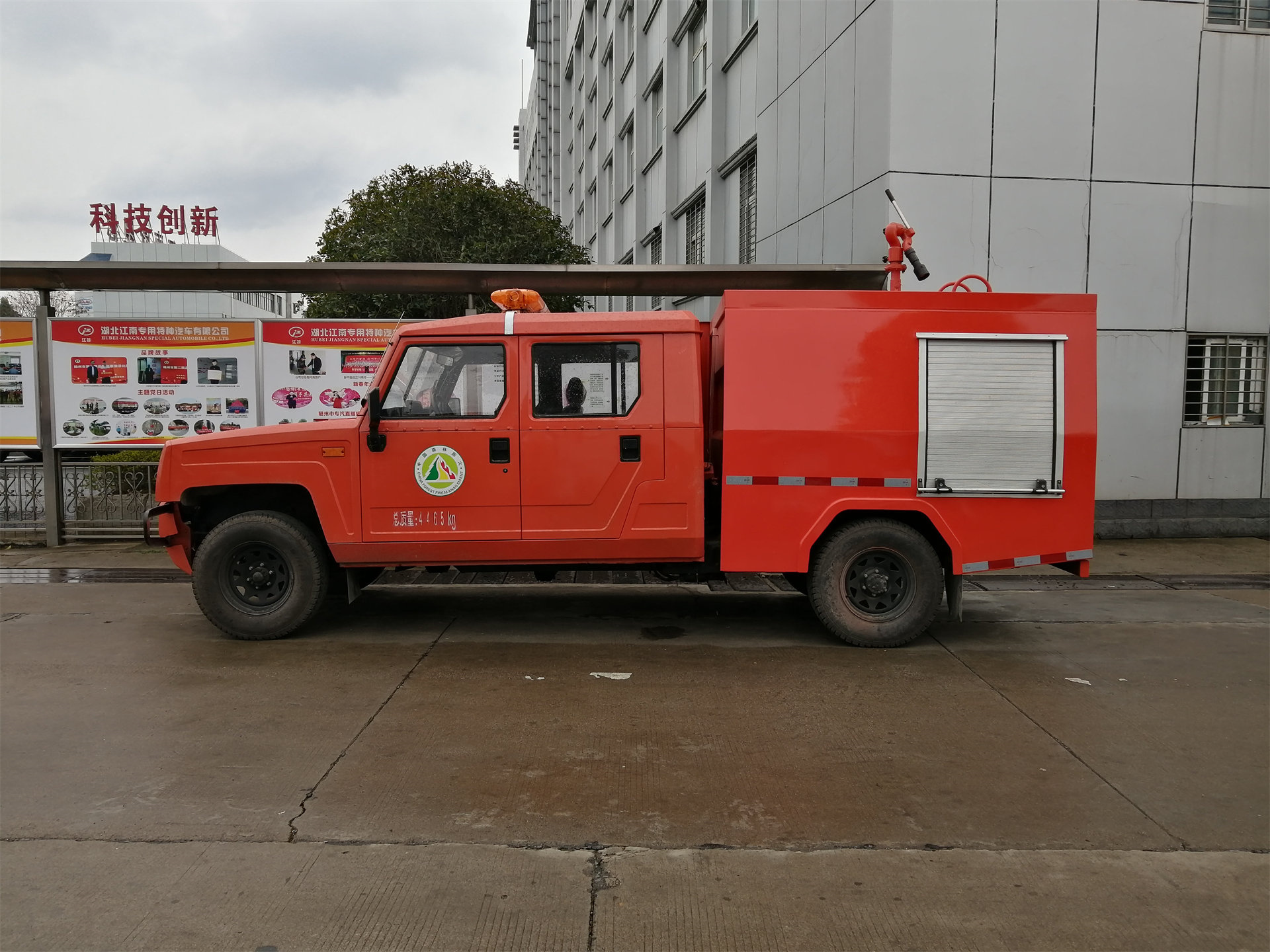 勇士雙排四驅(qū)救險(xiǎn)車