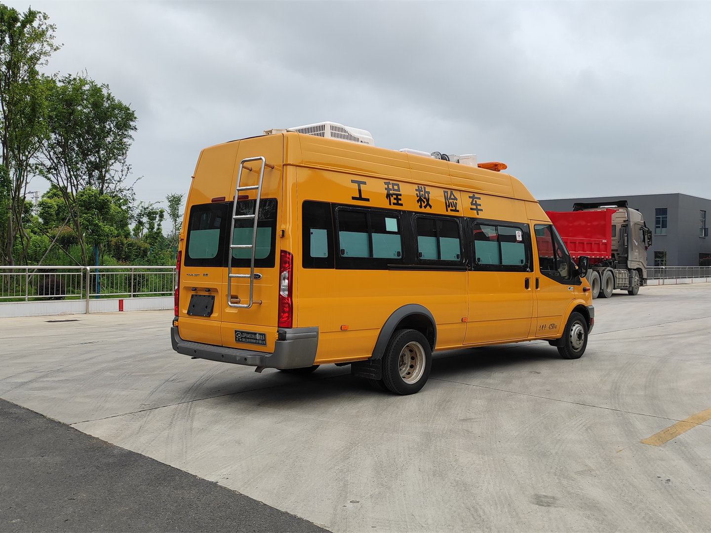 依維柯救險(xiǎn)車